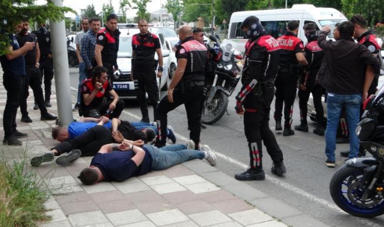 Malatya'da Polisin ’Dur’ İhtarına Uymayan Otomobil Sürücüsü Kaza Yapınca Yakalandı