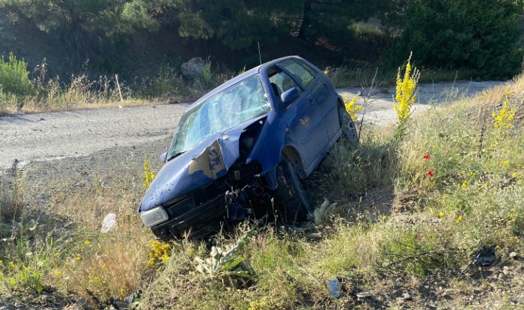 Çelikhan Kavşağında Feci Kaza: Otomobil Şarampole Uçtu