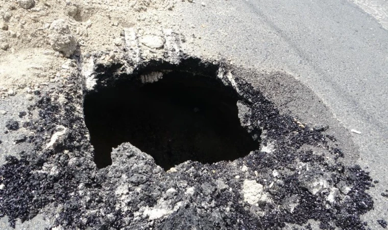 MALATYA’DA YOL ÇÖKMESİ PANİĞİ! TRAFİK KONTROLLÜ SAĞLANIYOR