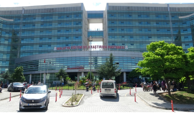 Bostanbaşı Mahallesi’nde Servis Aracının Çarptığı Yaya Ağır Yaralandı