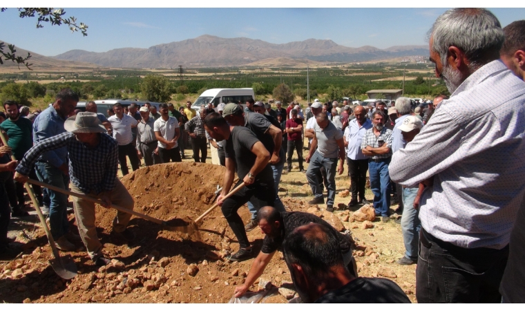 Malatya'da, Traktör Dehşeti: Ada Yıldırım ve Zelal Yıldırım İsimli Çocuklar Vefat Etti