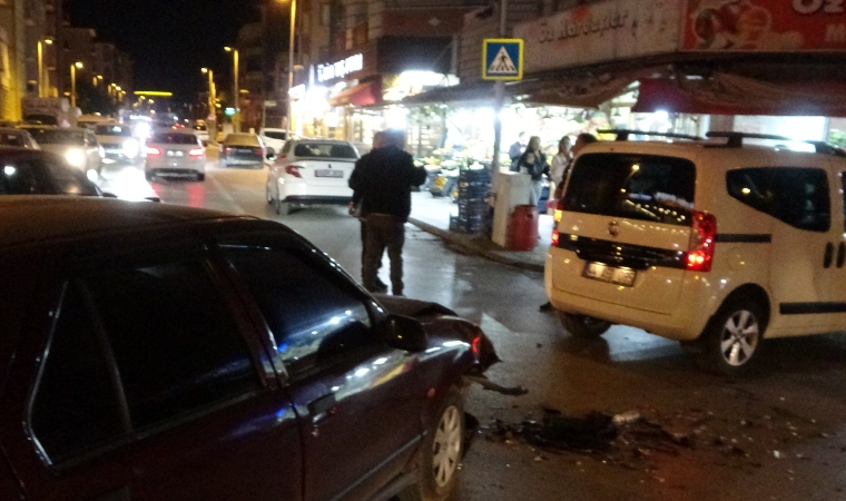 Malatya'da Akşam Saati Korku Dolu Anlar: Otomobil ve Hafif Ticari Araç Çarpıştı