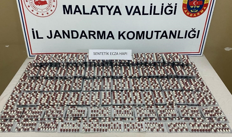 Malatya'da Jandarma Operasyonunda 5 Bin Sentetik Hap ve Kaçak Tütün Ele Geçirildi!
