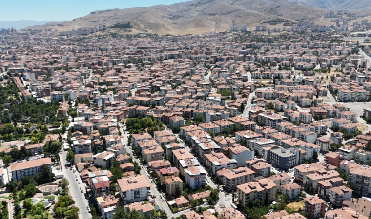 Malatya'da Bayramda Şemsiye Şart! Sağanak ve Gök Gürültüsü Sürprizi...