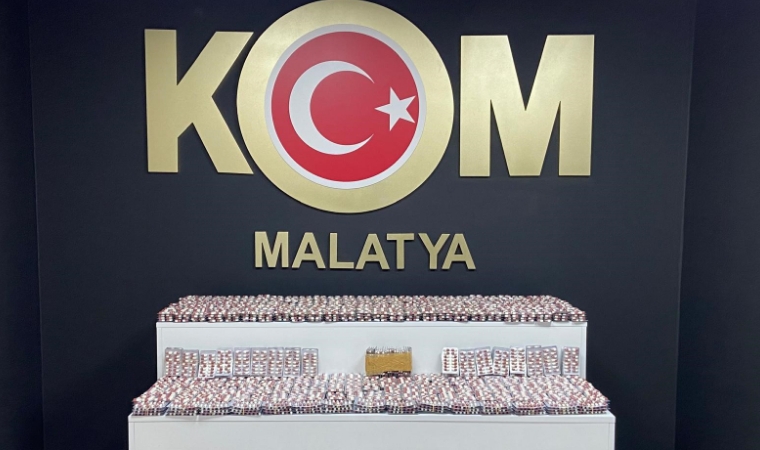Aracın İçinden Cephanelik Gibi Uyuşturucu Çıktı