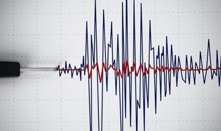 Deprem Sonrası Kritik Uyarılar: Hasarlı Binalara Girmeyin! Telefon Değil Mesaj Kullanın