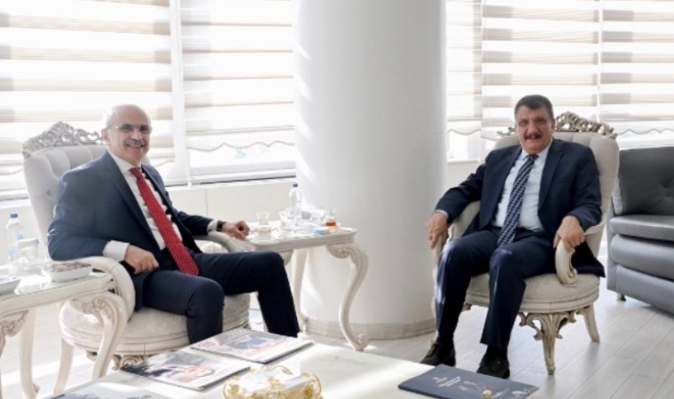 Ak Partili Başkan, Önceki Ak Partili Başkanı Yolsuzlukla Suçladı!