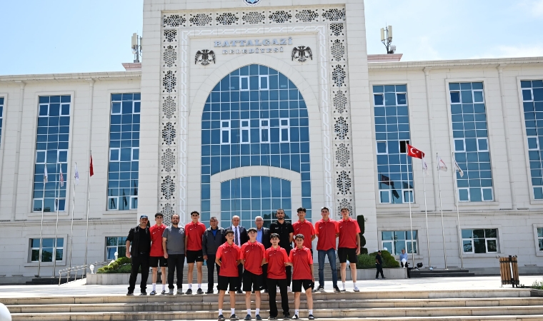 Battalgazi Belediyespor, Elazığ'da Şampiyon Oldu, Malatya'nın Gururu Olmaya Devam Ediyor