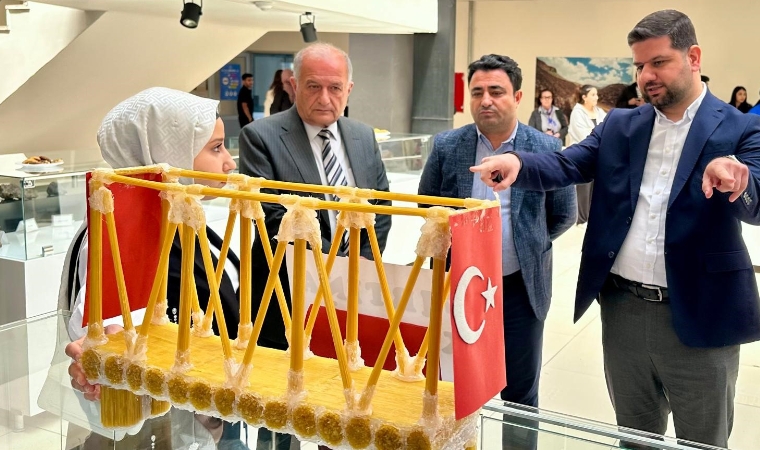Çubuk Makarna Köprüleri Yarıştı, Dayanıklılık Testinden Geçti!