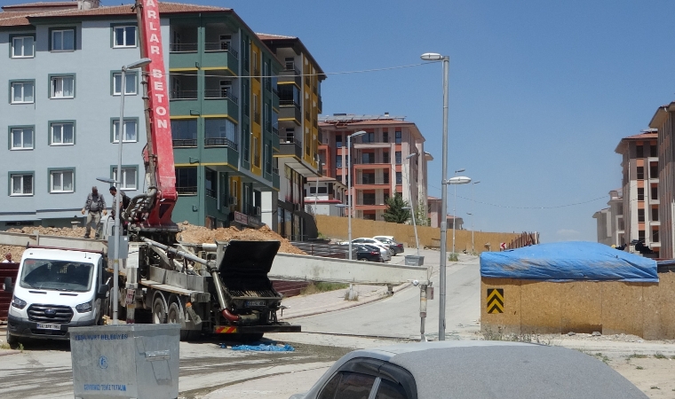 İnşaatta Dehşet! 2 Metrelik Çukura Düşen İşçi Yaralandı