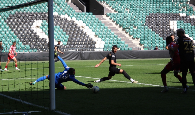 Kocaeli’de Gol Yağmuru Malatya’yı Boğdu: Yeni Malatyaspor’un Dağılma Sezonuna Nokta Gibi Mağlubiyet