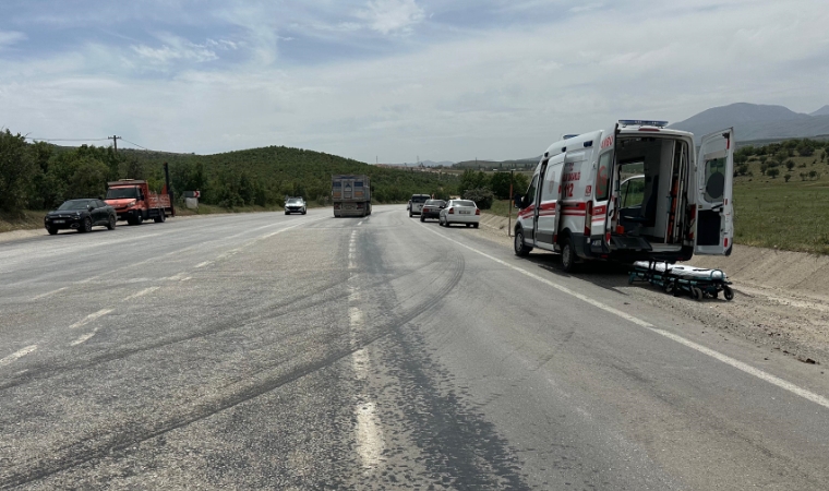 Malatya Adıyaman Yolunda Tehlikeli Anlar: Direksiyon Hakimiyetini Kaybetti Araziye Uçtu