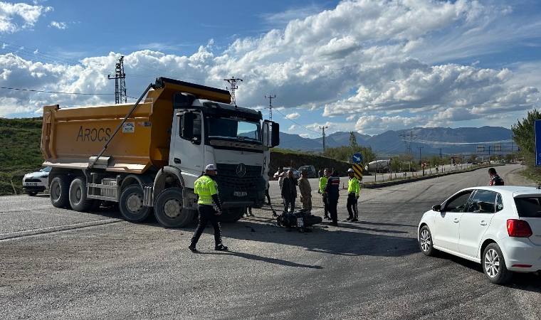 Malatya’da Feci Kaza Kamerada: Motosiklet Sürücüsü Yol Savruldu