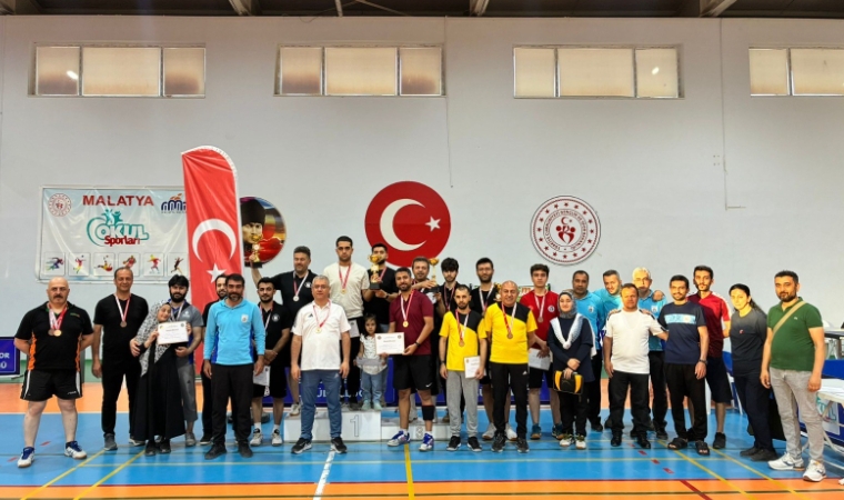 Malatya’da Masa Tenisi Fırtınası Esti! 16 Kurum, Tek Kupa