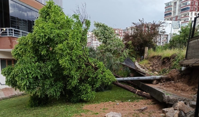 Malatya’da Sel: Sitenin Duvarı Çöktü!