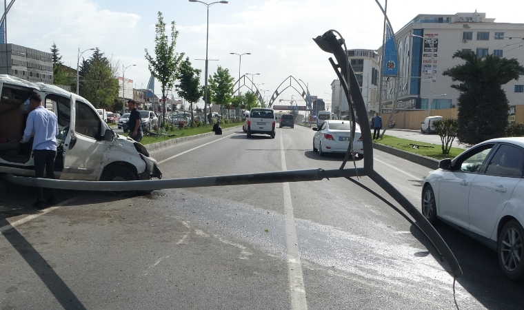 Malatya’da Trafik Kabusu: 5 Araç Birbirine Girdi, Malatya-Elazığ Yolu Kilitlendi