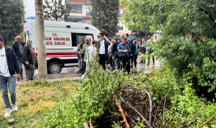 Malatya'da Yağmur Sonrası Ev Çöktü: Üç Kişi Enkaz Altında Kaldı