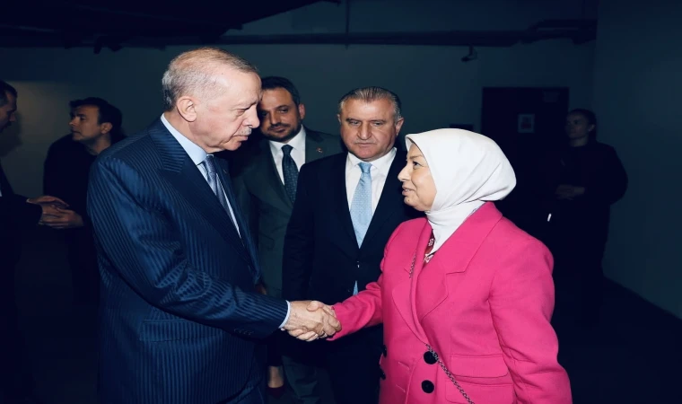 “Seçilmedi ama Merkezde: Öznur Çalık Yürüyene Yol Oluyor!”