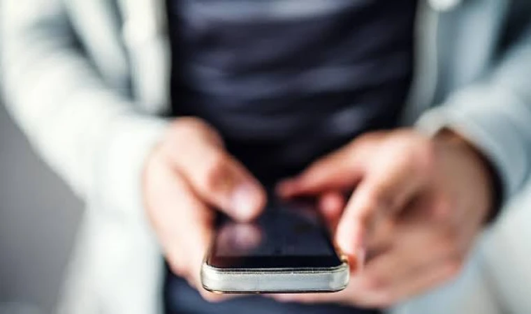 Sürekli Telefon Bakmak Neden Yorgun Hissettiriyor?