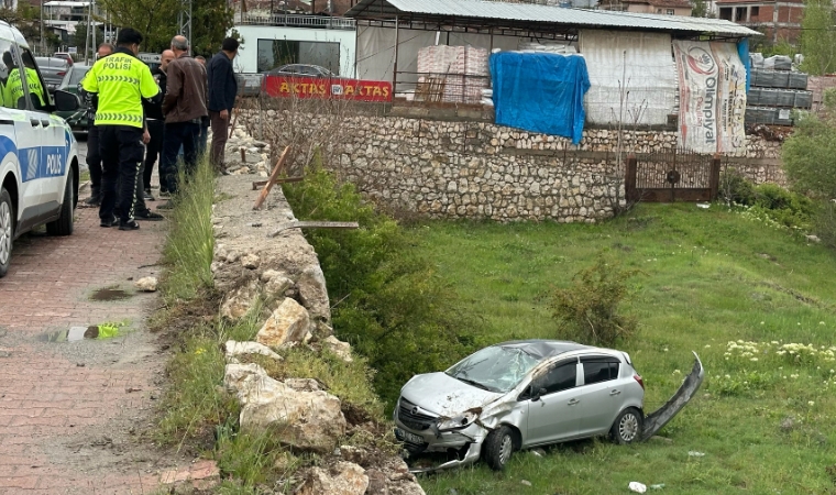 Tecde’de Bahçeye Uçan Otomobilde Can Pazarı!