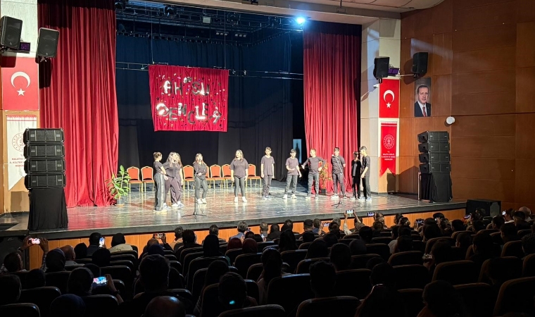 Turgut Özakman’ın Eseriyle Hem Güldürdüler Hem Düşündürdüler