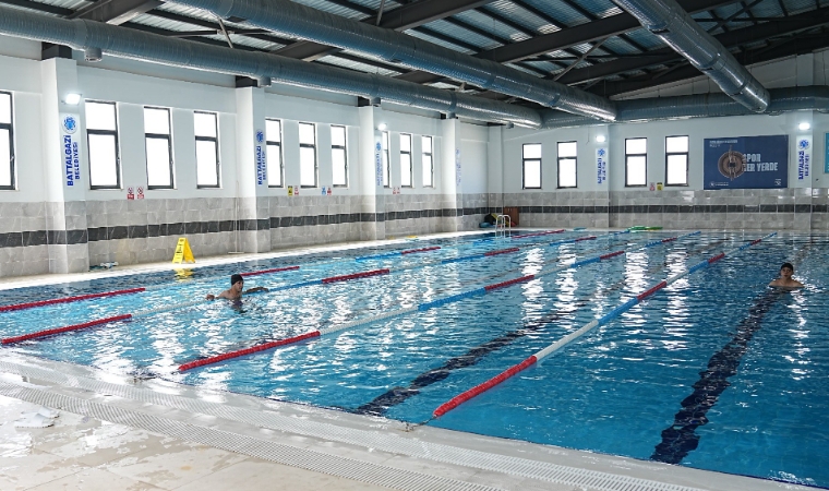 Veliler Kapıda Kuyruk Oluşturdu! Battalgazi Yüzme Kursuna Rekor Başvuru