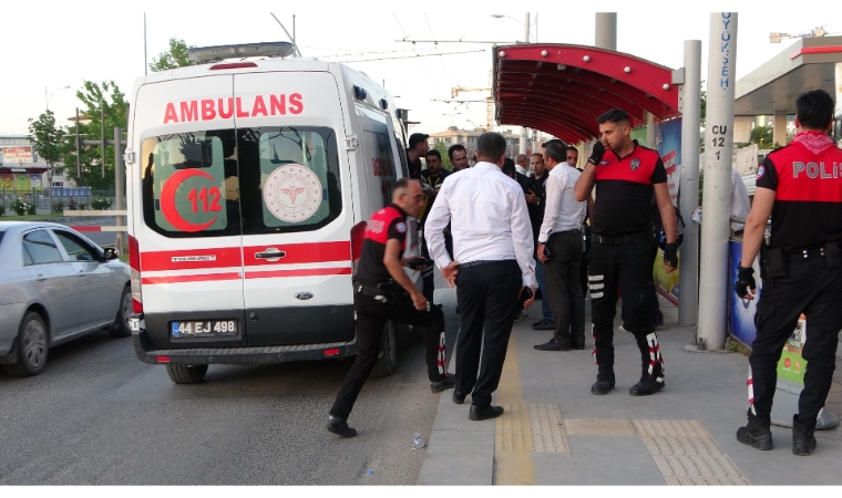 Yolculuk Değil Gerilim Filmi! Malatya’da Otobüs Durağı Savaş Alanına Döndü