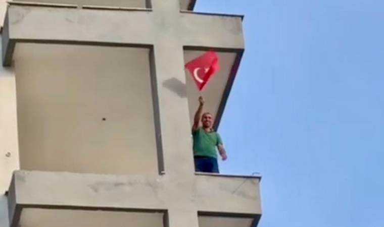 Deprem Yıktı, Vefa Yaşattı! İş Makinesi Operatöründen Alkışlanacak Hareket