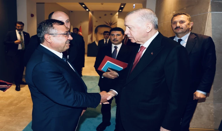 Dün Yok Sayıldı, Bugün Cumhurbaşkanıyla El Sıkıştı