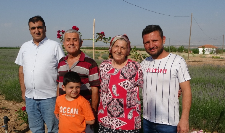 İnternette Görüp Ürettiler: Şimdi Kokusu Tüm Ovada!