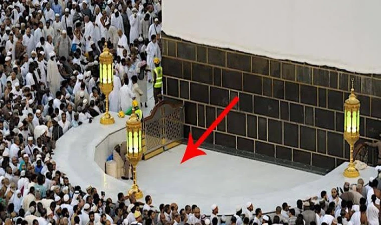 Kâbe’nin Yanındaki “Ay Şekilli Alan”da Namaz ve Tavaf Geçerli mi?