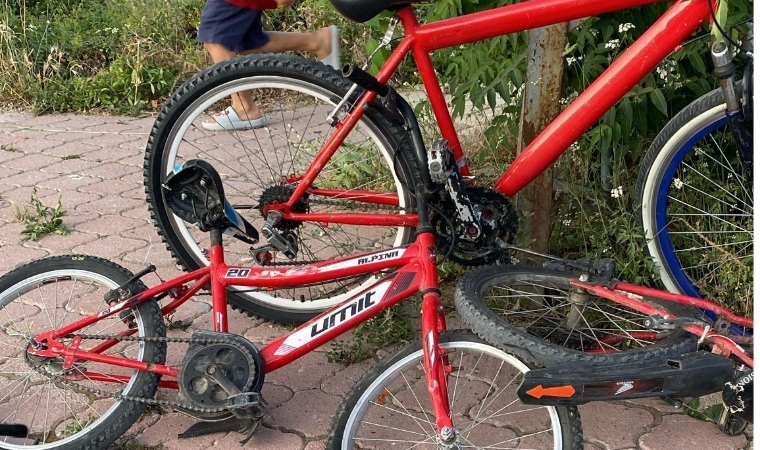 Malatya Battalgazi’de Otomobil Bisikletli Çocukların Arasına Daldı: 3 Yaralı