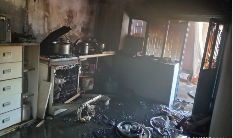 Malatya Yeşilyurt’ta Mutfakta Çıkan Yangın Korkuttu: Ev Kullanılamaz Hale Geldi
