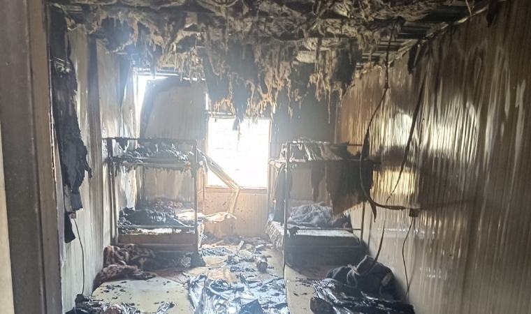 Malatya’da Şantiyede Yangın! İşçilerin Kaldığı Konteynerler Alev Aldı