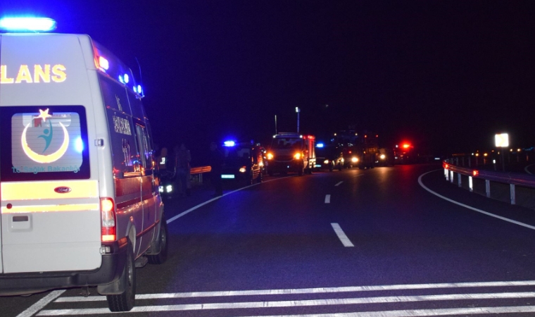 Sürat, Hakimiyeti Aldı Götürdü: Minibüs Yoldan Çıktı