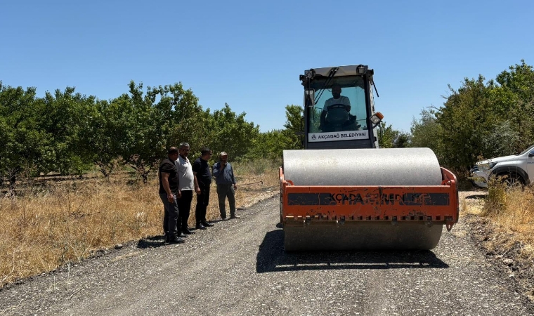 Akçadağ'da Kırsalda Yol Çalışmalarıyla Ulaşım Rahatlıyor