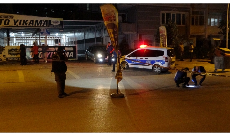 Çöşnük’te Silahlı Saldırı: Polis Zanlıların Peşinde!