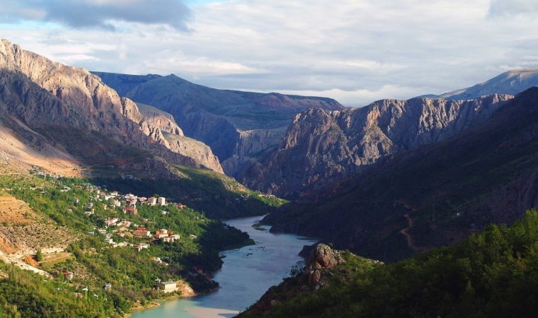 Malatya’ya Komşu Cennet: Kemaliye Doğasıyla Büyülüyor