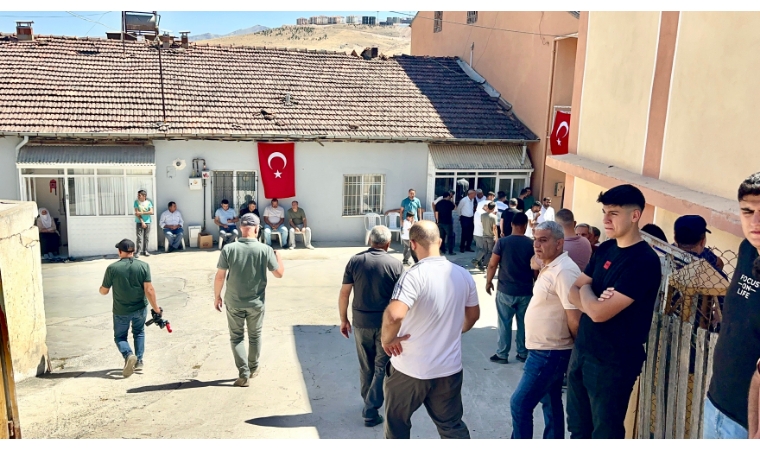 Sessiz Sokaklara Bayrak, Gönüllere Ateş Asıldı!