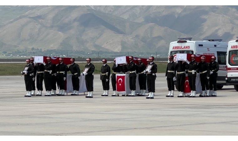 Sevgi BERK / Yüzümüz Solgun, Kalbimiz Buruk...