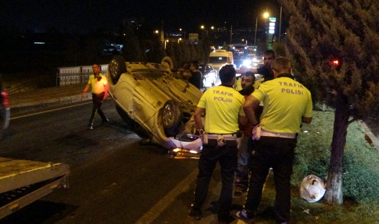 Ters Dönen Otomobilden Burnu Bile Kanamadan Çıktı