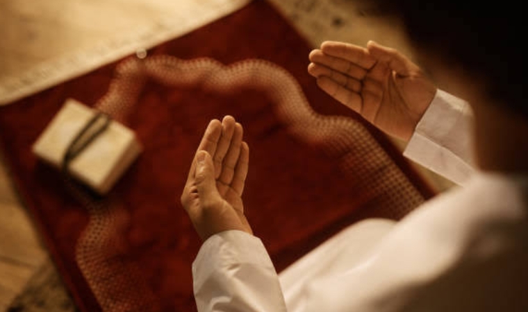 Üzerinde Resim Varsa Namaz Geçerli mi? Cevap Sandığınızdan Farklı!