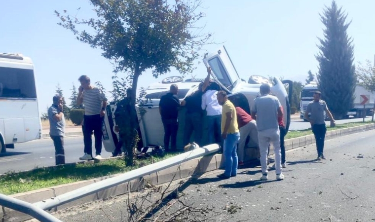 Beylerderesi Viyadüğü Girişinde Feci Kaza: Araç Takla Attı, Yaralı Var