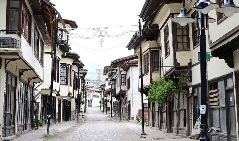 Çırmıktı'nın Hafızası Yeniden Yazılıyor: Tarihe Can Veren İmzalar Lezzet Caddesi’nde Atıldı