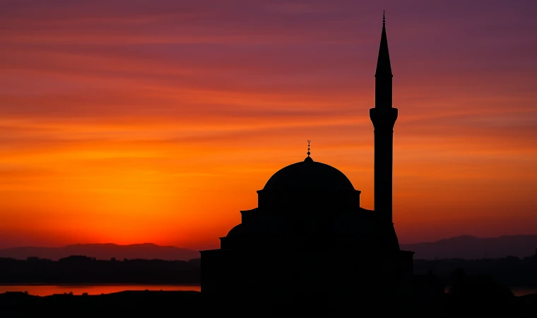 Malatya 15 Ağustos Cuma Namaz Vakitleri: İmsak 04.03, Akşam 19.28