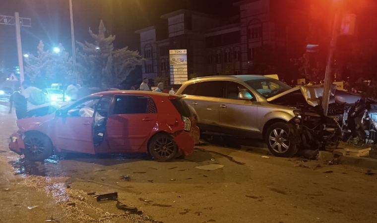 Malatya’da Dört Araç Birbirine Girdi: Yedi Kişi Yaralandı