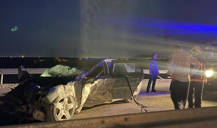 Malatya’da Feci Kaza: Bariyerlere Çarpan Otomobilde 4 Kişi Yaralandı