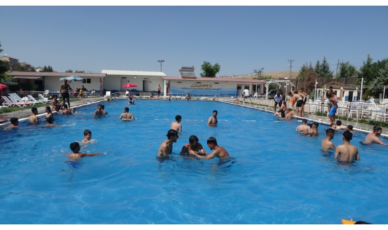 Malatya'da Serinlemek İsteyenler Horata’ya ve Havuzlara Koştu