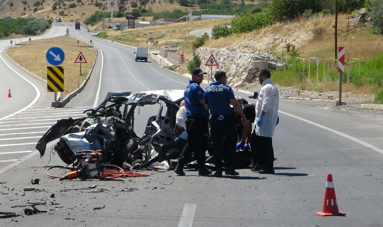 Otomobil Parçalandı: Sürücü Battal Eryalçın Olay Yerinde Hayatını Kaybetti