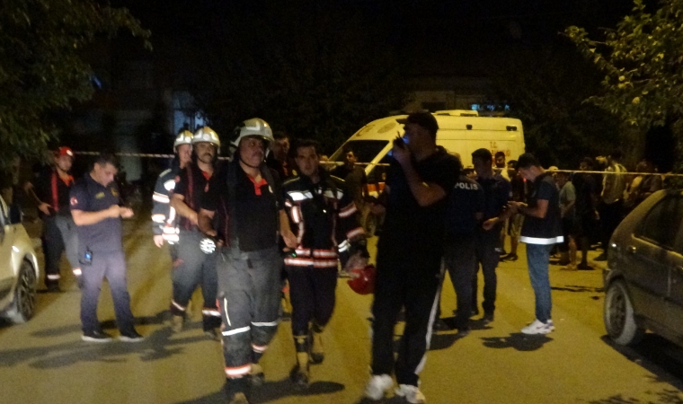 Sessiz Tehlike Gerçek Oldu: Deprem Hasarlı Ev Çöktü